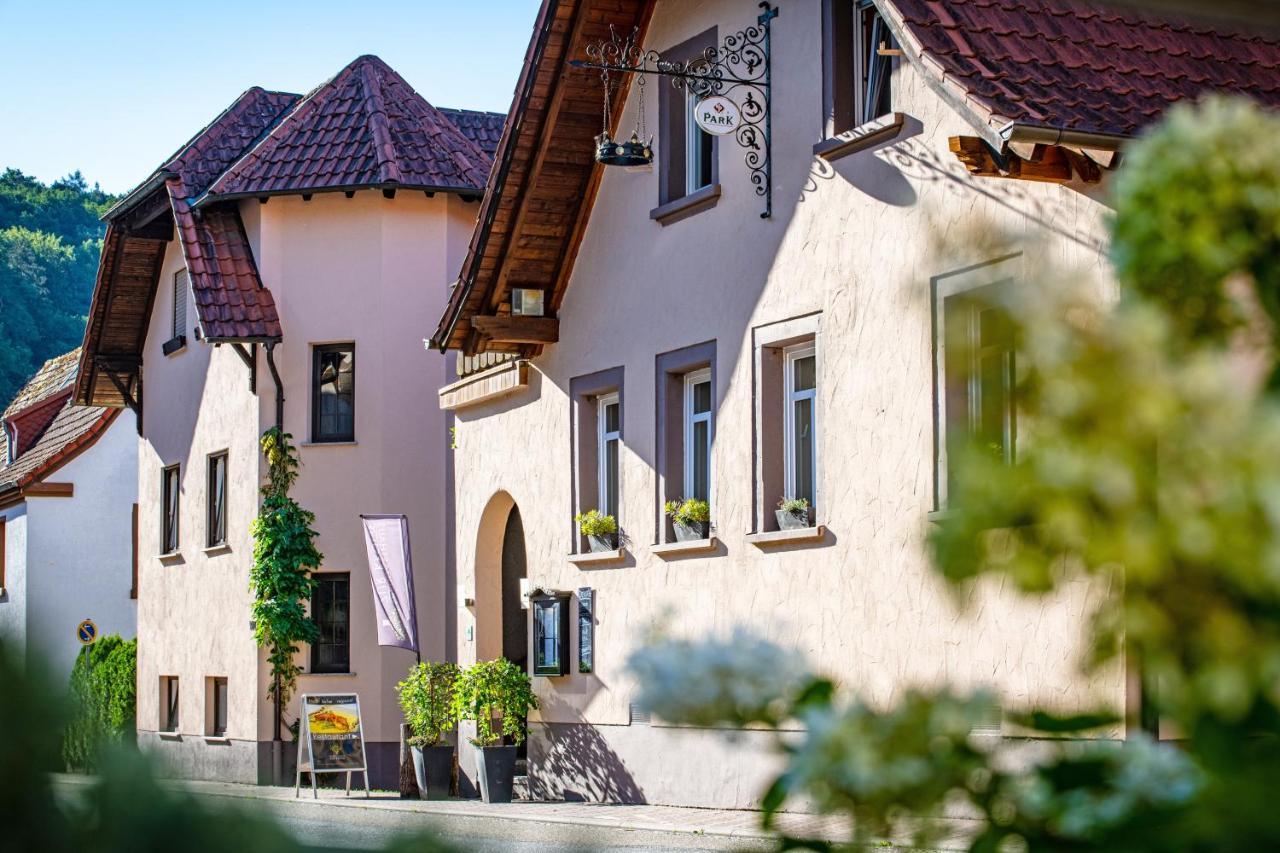 Landgasthaus & Hotel Zur Krone Dahn Exteriör bild