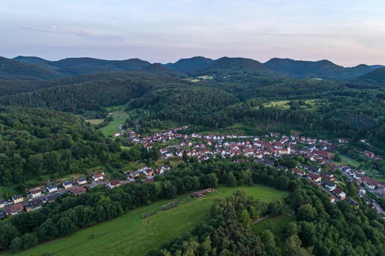 Landgasthaus & Hotel Zur Krone Dahn Exteriör bild